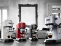 Ekspres ciśnieniowy DeLonghi Dedica Style EC 685.BK (1350W; kolor czarny) (WYPRZEDAŻ)