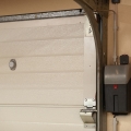Yale Inteligentny sterownik do bram 1x Smart Opener , 1x Door Position Sensor, 2x Dodatkowy kabel, 2x Taśma instalacyjna