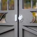 Yale Inteligentny sterownik do bram 1x Smart Opener , 1x Door Position Sensor, 2x Dodatkowy kabel, 2x Taśma instalacyjna