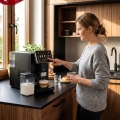 ELDOM EKSPRES CIŚNIENIOWY AUTOMATYCZNY ECA10 20 BAR 7 AUTOMATYCZNYCH PROGRAMÓW 1400W POJEMNIKI MLEKO 075 L WODA 1,5 L