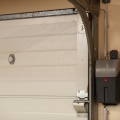 Yale Inteligentny sterownik do bram 1x Smart Opener , 1x Door Position Sensor, 2x Dodatkowy kabel, 2x Taśma instalacyjna (OUTLET)