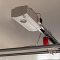 Yale Inteligentny sterownik do bram 1x Smart Opener , 1x Door Position Sensor, 2x Dodatkowy kabel, 2x Taśma instalacyjna (OUTLET)